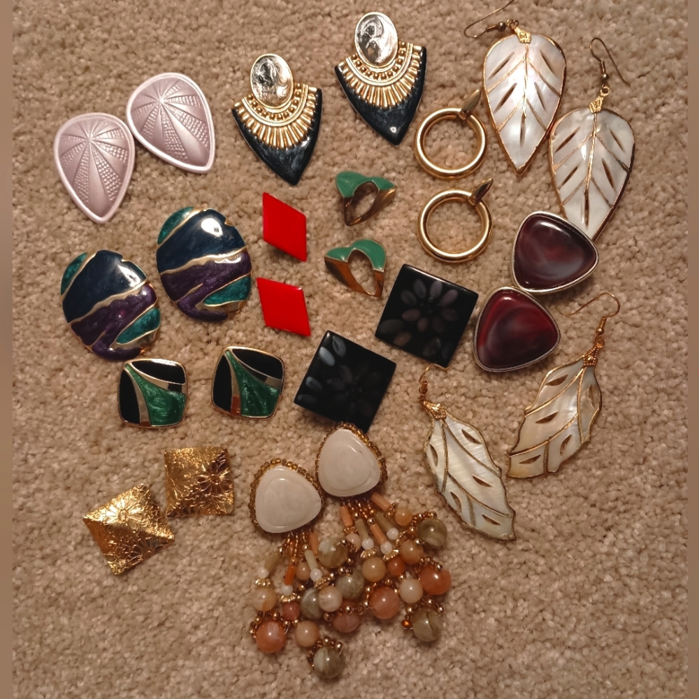 Vintage post earrings from the 1980s (Laminate, Shell, Beaded, Dangles) 13 Pairs